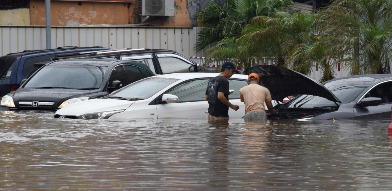 Jangan Nekat Terobos Banjir, Asuransi Bisa Tolak Klaim Mobilmu