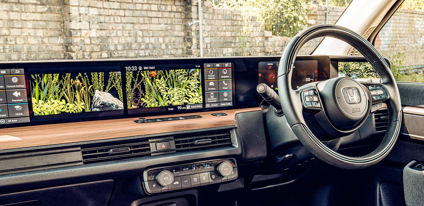 Cek Kondisi Audio Mobil Sebelum Liburan Tahun Baru 2023