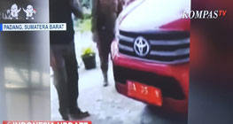 viral!-demi-asuransi-mobil,-kendaraan-dinas-sengaja-ditabrak-ke-tembok