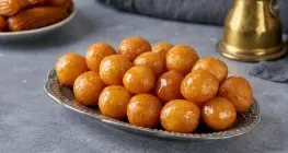 makanan khas madinah (Luqaimat)